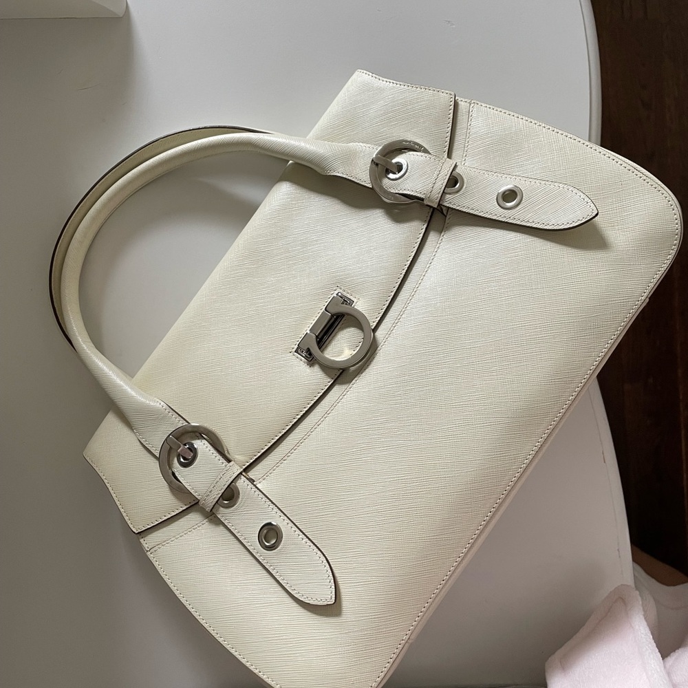 Off white bag/ pink inside. Like new leather.